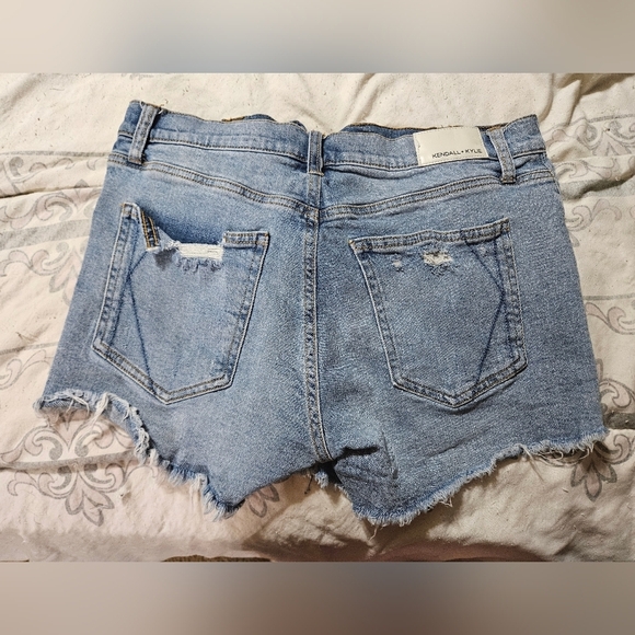 Kendall + kylie Cutoff the icon short jean shorts! - Picture 4 of 7